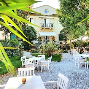 Club I Pini - Residenza D'epoca In Versilia *** Lido di Camaiore